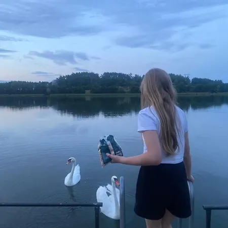 Dom Nad Jeziorem Stacja Hartowiec 펜션