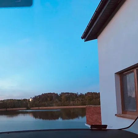 Dom Nad Jeziorem Stacja Hartowiec 펜션