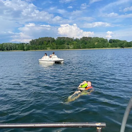 Dom Nad Jeziorem Stacja Hartowiec 펜션 Grodziczno