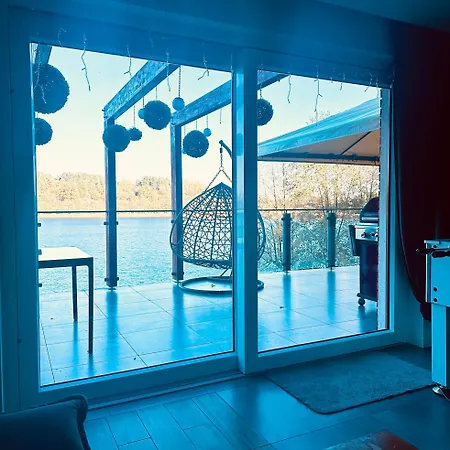 Dom Nad Jeziorem Stacja Hartowiec 펜션 Grodziczno