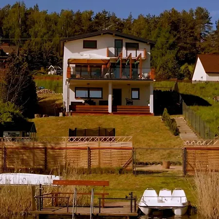 Dom Nad Jeziorem Stacja Hartowiec Holiday home Grodziczno