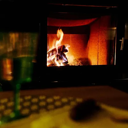 Dom Nad Jeziorem Stacja Hartowiec 펜션 *