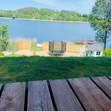 Dom Nad Jeziorem Stacja Hartowiec 펜션 *