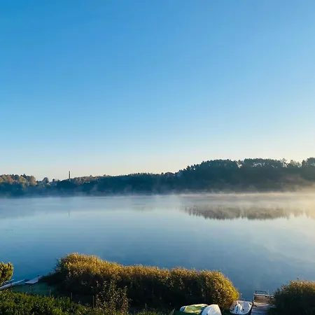 Dom Nad Jeziorem Stacja Hartowiec 펜션 *